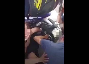 Tai nạn áo chống nắng kéo theo cánh tay cuốn vào bánh xe máy