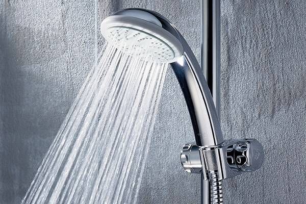 3 sai lầm cần tránh khi tắm vào mùa hè oi nóng để không mang bệnh vào người