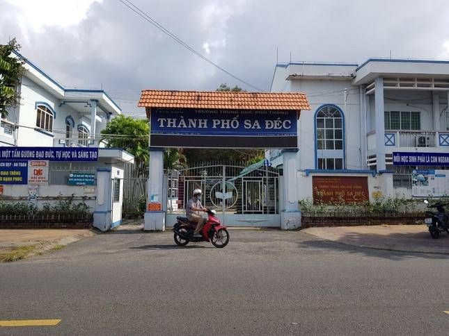 9 học sinh tại Đồng Tháp bị ‘giam’ giấy báo dự thi THPT vì nợ học phí