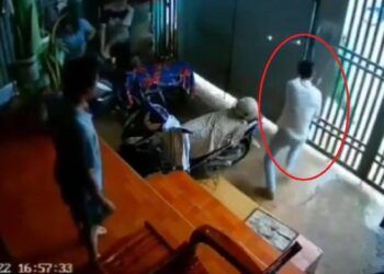 Clip: công an khống chế đối tượng ngáo đá cầm hung khí chém loại xạ ở Gia Lai