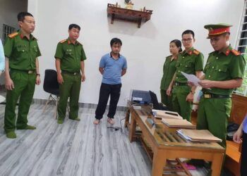 bat hai can bo cdc quang tri lien quan den kit test viet a 2 cán bộ CDC Quảng Trị bị bắt vì liên quan đến kit test Việt Á Bắt hai cán bộ CDC Quảng Trị liên quan đến kit test Việt Á