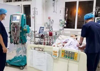 Bệnh viện Bệnh nhiệt đới Trung ương kín giường hồi sức COVID-19, 50% thở máy