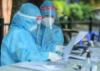 Cần làm gì để giữ chân người ở lại, ngăn ‘làn sóng” thôi việc, bỏ việc của nhân viên y tế?