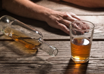 Cao Bằng: 1 người tử vong do uống rượu ngâm rễ cây