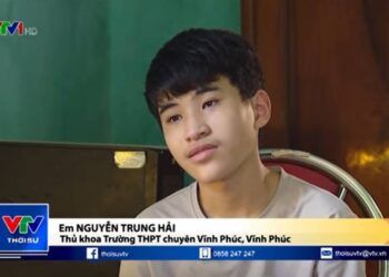 Cặp vợ chồng thu gom phế liệu nuôi con đỗ thủ khoa: Những chia sẻ khiến tất cả cảm phục