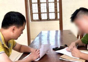 Chạy xe máy sàm sỡ nữ sinh, một thanh niên bị bắt khẩn cấp