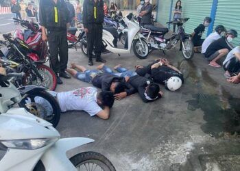 CLIP: Bắt 24 "quái xế" chặn xe trên Quốc lộ 1 để gây náo loạn