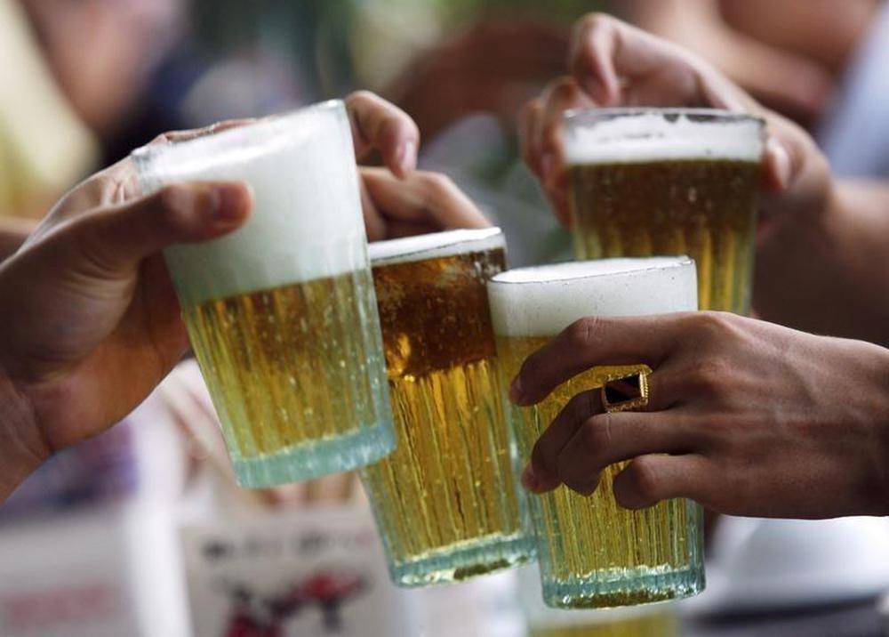 Cứ 3 nam giới lại có 1 người uống rượu bia ở mức nguy hại