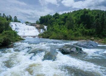 Cùng nhóm bạn đi tắm thác, cô gái trẻ đuối nước tử vong