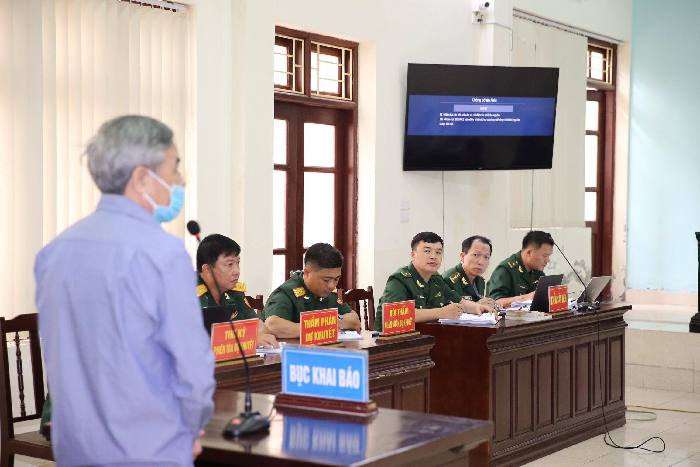 Cựu đại tá bị cáo buộc bảo kê ‘trùm’ buôn lậu: ‘Nếu tôi làm như vậy, cứ bắn...’