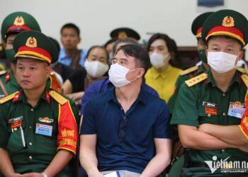 Cựu đại tá bị cáo buộc bảo kê ‘trùm’ buôn lậu: ‘Nếu tôi làm như vậy, cứ bắn...’