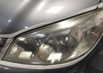 Đèn pha ô tô bị ố vàng, cách xử lý tại nhà