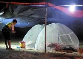 Đi họp lớp đại học, 2 phụ nữ bị sóng biển cuốn tử vong