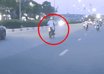 Gặp nạn do mặc áo chống nắng, trùm áo mưa đi xe máy: Cần lưu ý gì để đảm bảo an toàn?