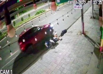 Ghen tuông với vợ cũ, người đàn ông lái xe ô tô húc tình địch chấn thương nặng