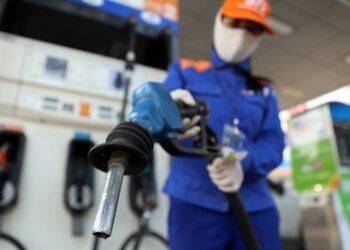 Giá xăng dầu có thể giảm 1.000 đến gần 2.000 đồng mỗi lít trong kỳ tới?