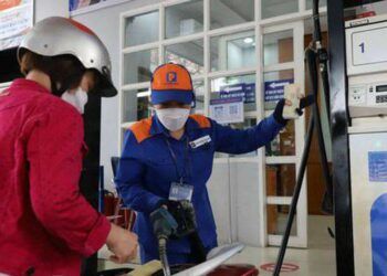 Giá xăng dầu giảm gần 9%, CPI tháng 7 vẫn tăng 0,4% so với tháng trước