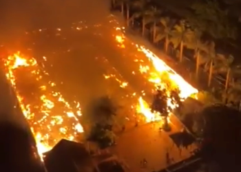 Hà Nội: Nhà hàng rộng hơn 300m2 cháy dữ dội trong đêm