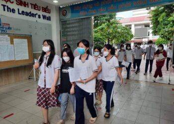 Hàng loạt trường "hot" công bố điểm sàn xét tuyển