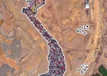 Hình ảnh bản đồ Việt Nam được xếp bởi 1.700 xe ô tô