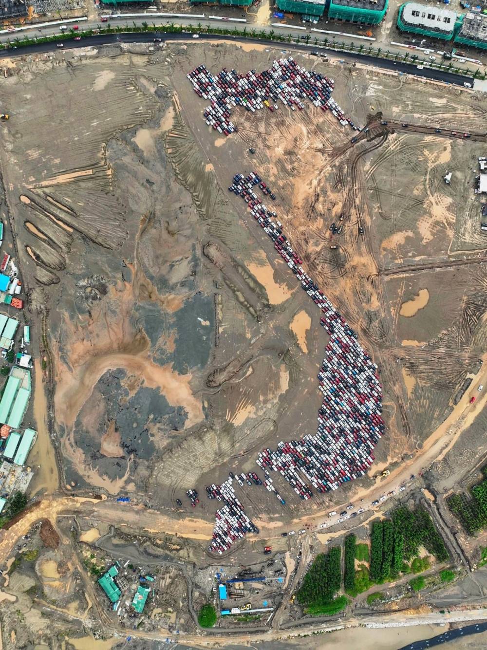 Hình ảnh bản đồ Việt Nam được xếp bởi 1.700 xe ô tô