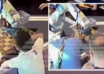 Hy hữu: Đang chơi cờ kỳ thủ nhí bị robot bẻ tay vì phạm luật