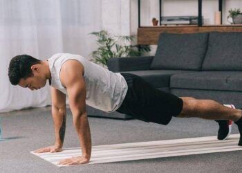 Kiên trì chống đẩy 50 lần/ngày, 1 năm sau cơ thể thay đổi đáng hài lòng