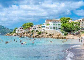 Lưu Thiên Hương tiết lộ về sự cố trong chuyến đi châu Âu của Hồ Hoài Anh