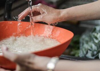 Mẹo nấu cơm và bảo quản để không bị thiu trong mùa hè