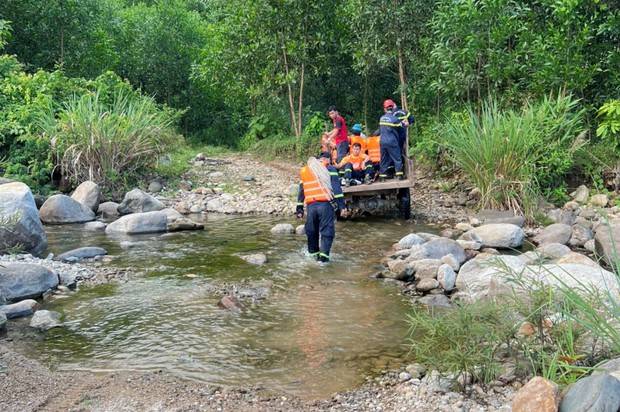 Nam du khách rơi xuống thác nước ở Đà Nẵng tử vong trong lúc chụp ảnh