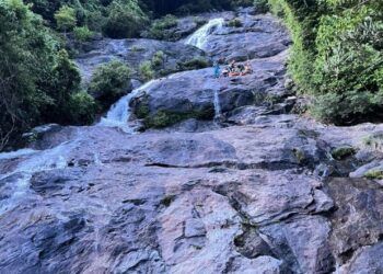 Nam du khách rơi xuống thác nước ở Đà Nẵng tử vong trong lúc chụp ảnh