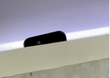 Nam sinh viên bị quay lén trong nhà vệ sinh: Chuyên viên xử lý thờ ơ, không có trách nhiệm