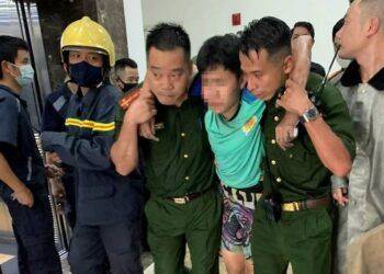 "Nghẹt thở" giải cứu cậu bé khỏi vụ cháy chung cư: Chủ clip hot nhất MXH kể khoảnh khắc người ướt sũng, điện thoại còn đang chập cheng đây!