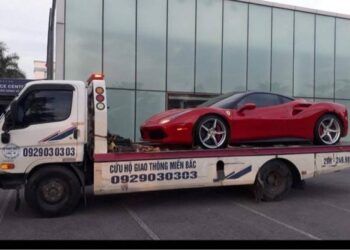 Người điều khiển siêu xe Ferrari bị tai nạn nói gì?