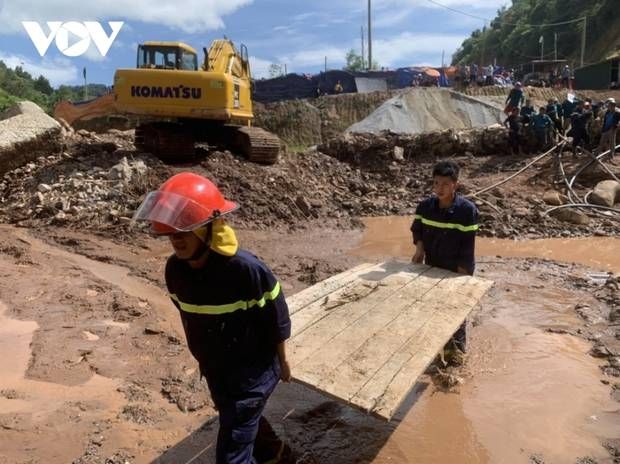 Nỗ lực giải cứu công nhân bị lũ cuốn trôi vào hầm thủy điện ở Điện Biên