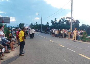 Phát hiện thi thể nữ bị cháy đen dưới gầm cầu