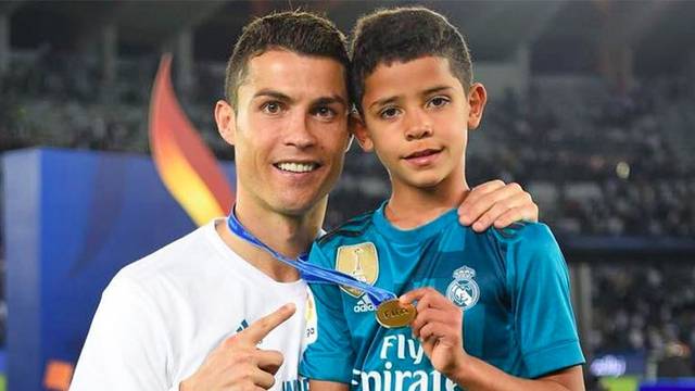 Phương pháp dạy con của cầu thủ Ronaldo: Cha mẹ làm được 5 điều này, trẻ lớn lên sẽ không thua kém “con nhà người ta”