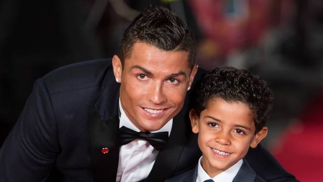 Phương pháp dạy con của cầu thủ Ronaldo: Cha mẹ làm được 5 điều này, trẻ lớn lên sẽ không thua kém “con nhà người ta”