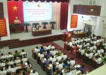 sinh du 2 con mot be la gai duoc tang bang khen Chính sách mới: Sinh đủ 2 con một bề là gái được tặng bằng khen Sinh đủ 2 con một bề là gái được tặng bằng khen