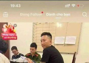 Sự thật hình ảnh Huấn Hoa Hồng 'ngồi uống chè' ở đồn công an