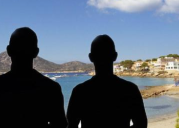 su that nga ngua ve buc anh co gai 17 tuoi duoc cho la nan nhan trong vu cu Hình ảnh giả mạo về cô gái 17 tuổi người Anh được cho là nạn nhân trong vụ cưỡng hiếp ở Tây Ban Nha đang được lan truyền với tốc độ chóng mặt Sự thật ngã ngửa về bức ảnh cô gái 17 tuổi được cho là nạn nhân trong vụ cưỡng hiếp ở Tây Ban Nha