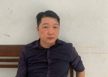 Tạm giữ đối tượng tông xe máy vào công an đang làm nhiệm vụ