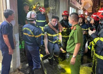 Tặng Bằng khen 1 tập thể, 2 cá nhân dũng cảm cứu thoát 4 người trong đám cháy