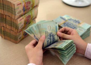 Tăng lương tối thiểu: Nhanh chóng chỉnh thang, bảng lương cho công nhân