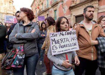 Tây Ban Nha siết chặt luật về cưỡng hiếp