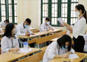 Thi tổ hợp đòi hỏi giám thị phải rất chuyên nghiệp trong phát, thu đề