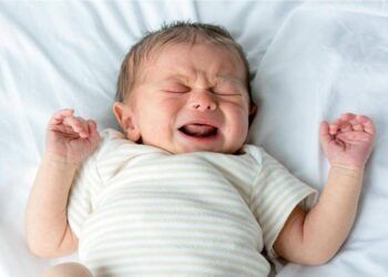 Trẻ bú sữa mẹ hoàn toàn có cần bổ sung canxi không?