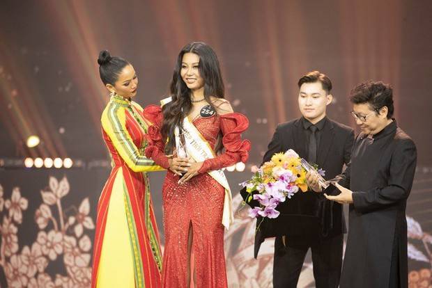 Vì sao tân Hoa hậu Nông Thúy Hằng không được tham dự Miss Earth 2022?