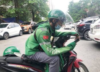 Việc thu "phụ phí nắng nóng" của Grab có hợp lý?
