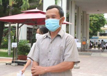 Vợ chồng, mẹ con cùng nhau đi thi tốt nghiệp THPT